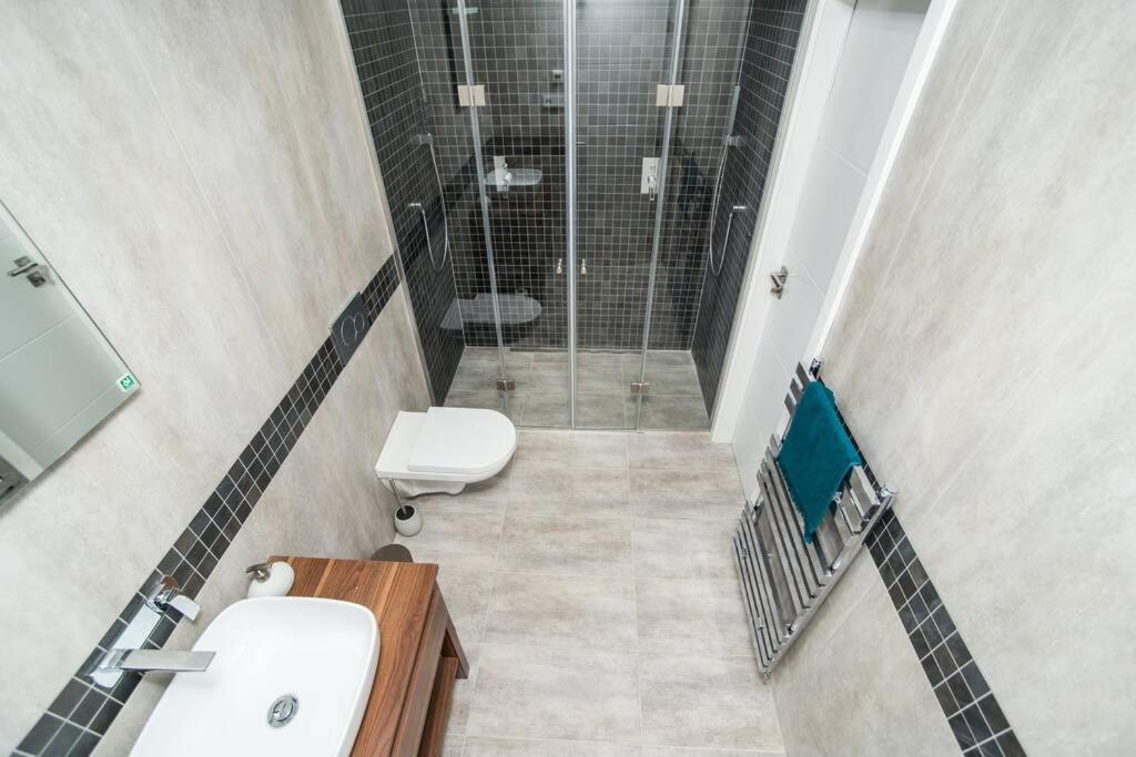 Old Town 1 Bedroom Oasis With Ac And Double Shower Prague Luaran gambar